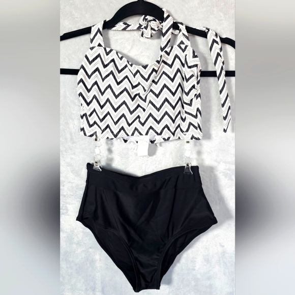 61.🆕️ XS Cupshe Chevron Halter Bikini Top + Unbranded High-Waisted Bottom (0-2) - Picture 1 of 2